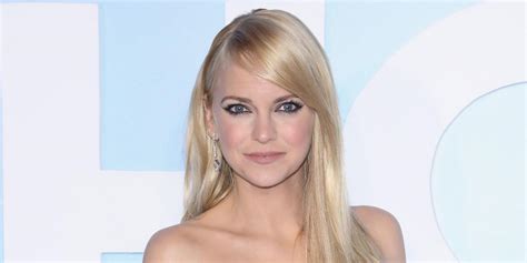 anna feris nude|Anna Faris Poses Naked in Avocado Ad for 2023 Super Bowl: ‘It。